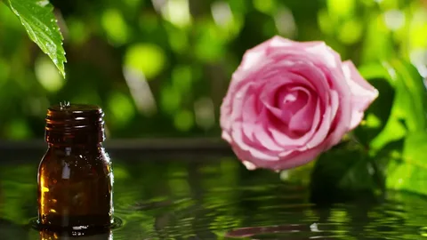 تصویر 3 از گلاب نیاسر با غلظت ملایم و رایحه طبیعی گل